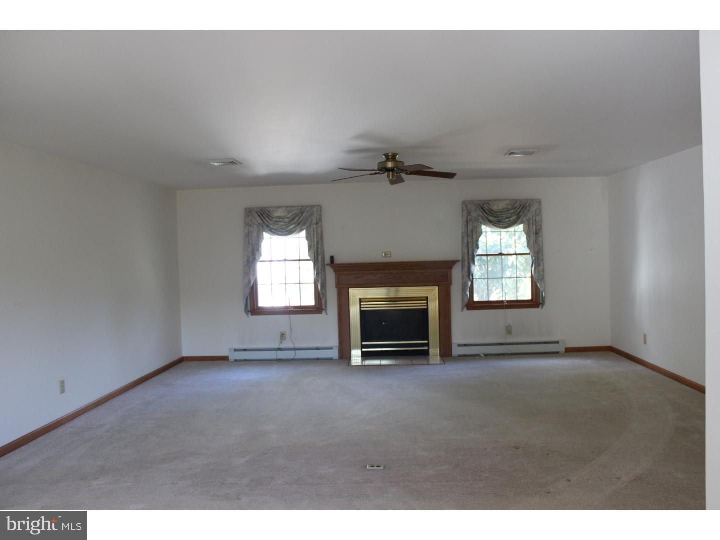 83 Hackett Road Woodstown, NJ 08098 - Photo 4 of 23 Living Room