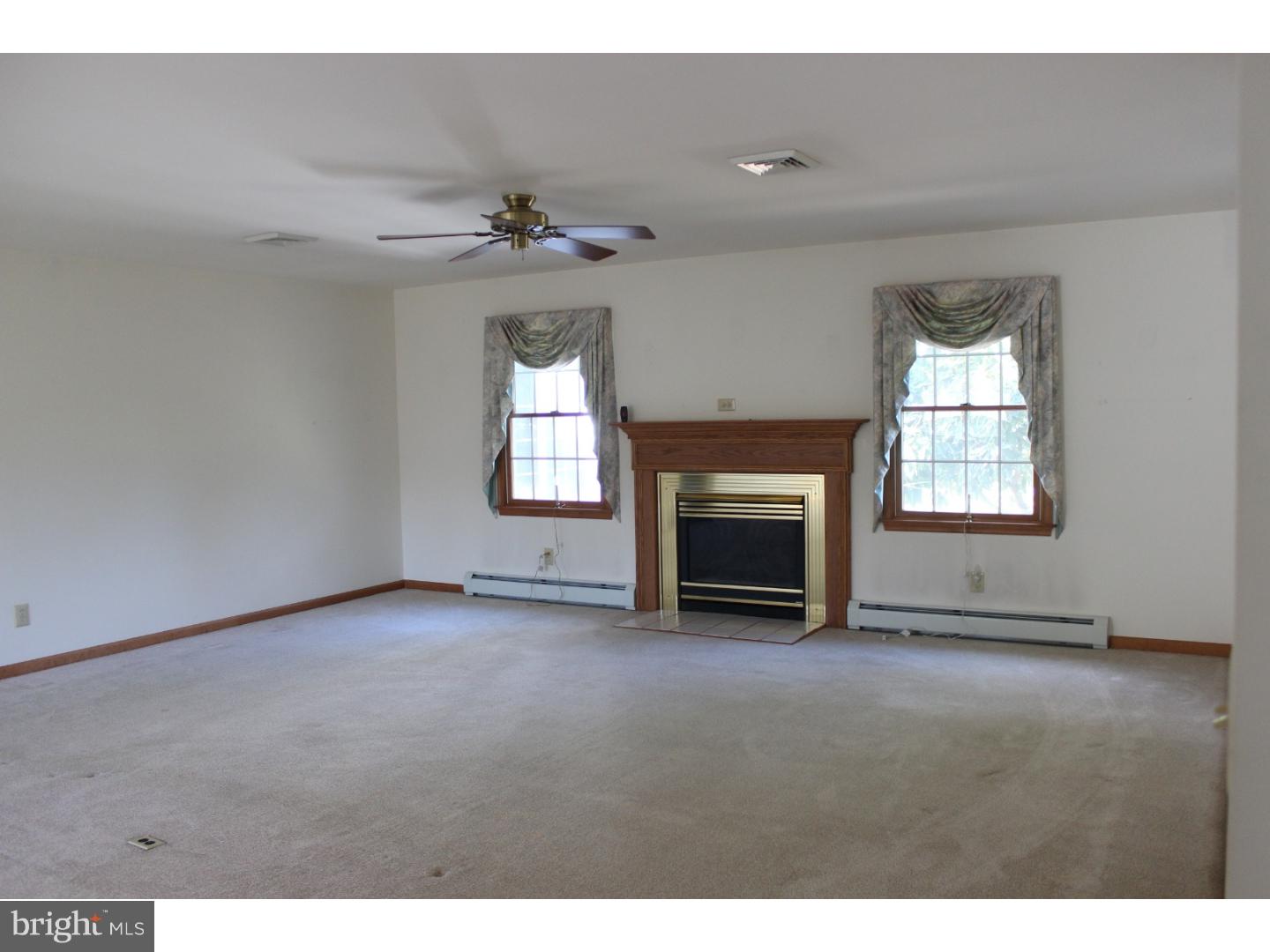 83 Hackett Road Woodstown, NJ 08098 - Photo 5 of 23 Living Room