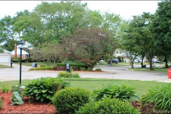 27220 Harvard Road Southfield, MI 48076 - Photo 4 of 72 Cul De Sac.jpg