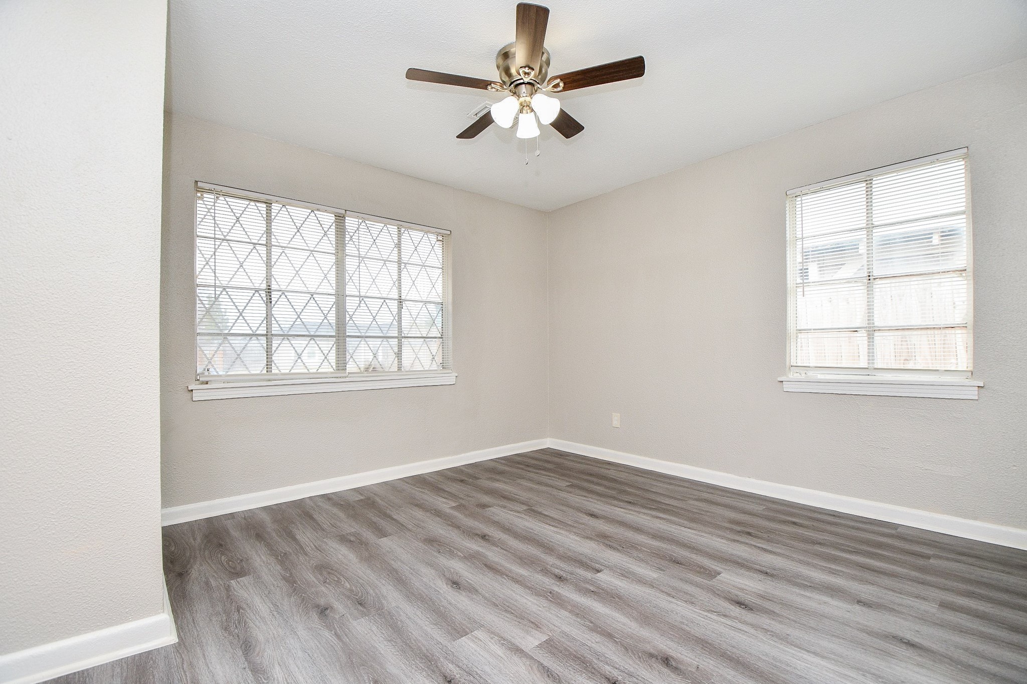 1606 Harris Avenue Pasadena, TX 77506 - Photo 14 of 20 Airy bedroom with plenty of natural light.