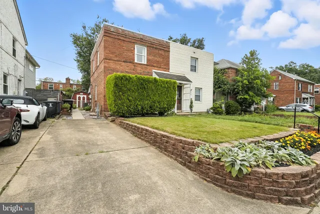 $595,000 | 828 South Highland Street, Arlington, VA 22204