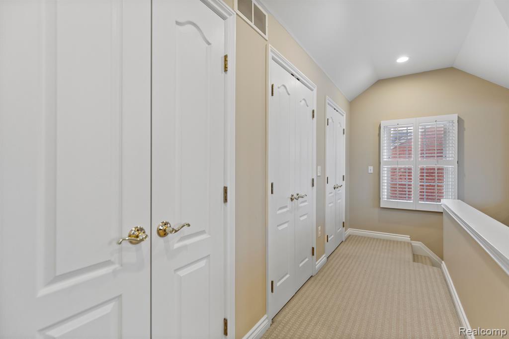 1395 Roslyn Road Grosse Pointe Woods, MI 48236 - Photo 21 of 43