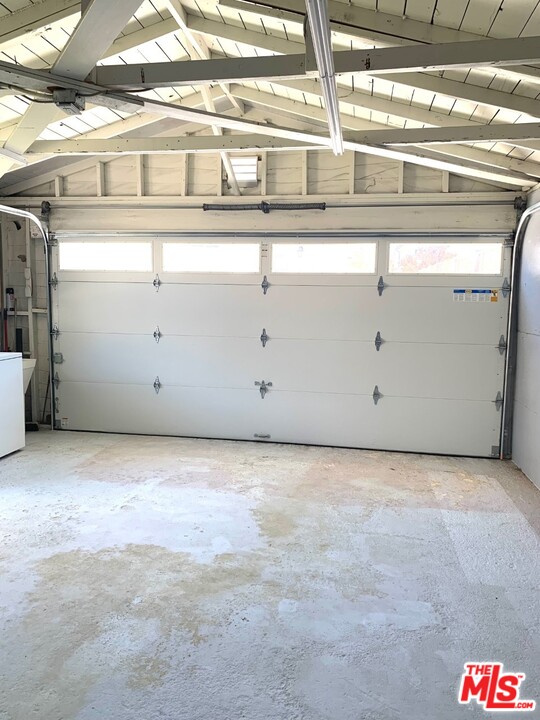 3125 Stanford Avenue Venice, CA 90292 - Photo 27 of 33 a view of an empty room