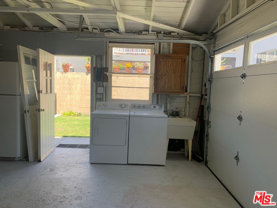 3125 Stanford Avenue Venice, CA 90292 - Photo 30 of 33 a view of storage and utility room with a sink