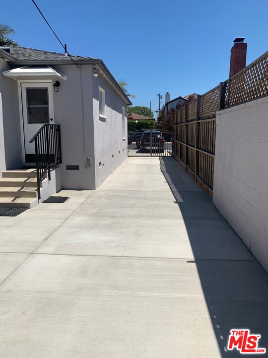 3125 Stanford Avenue Venice, CA 90292 - Photo 32 of 33 a house view with a backyard space