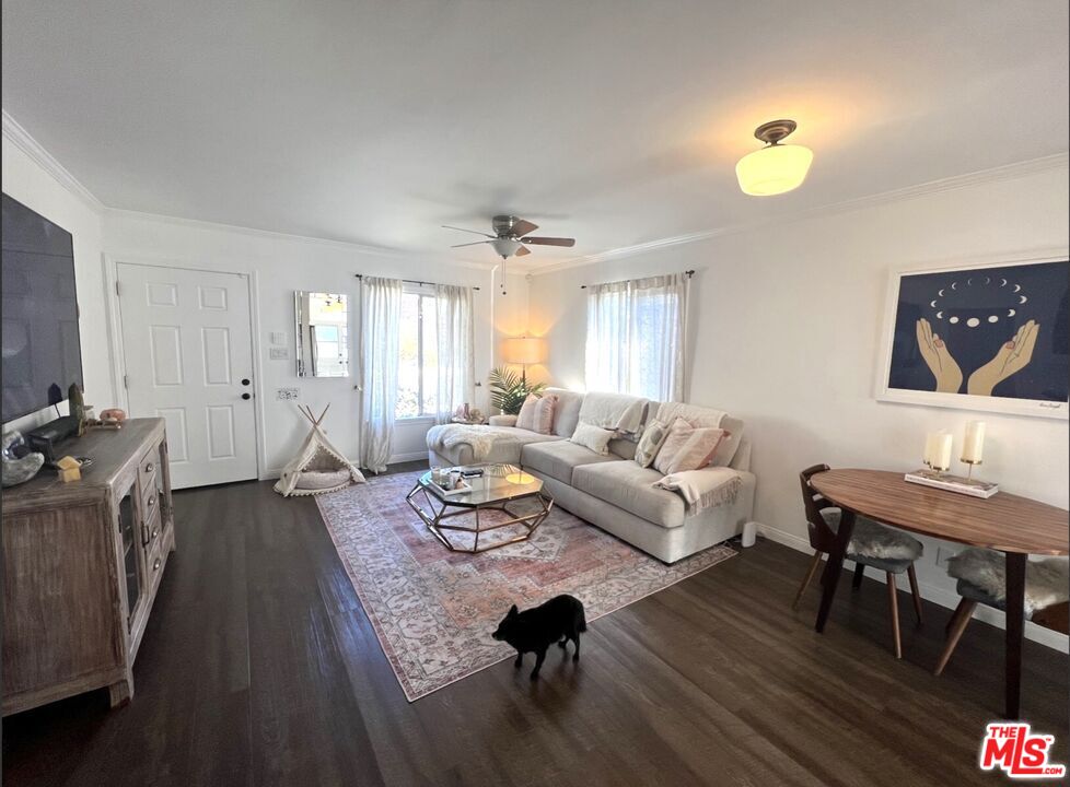 3125 Stanford Avenue Venice, CA 90292 - Photo 4 of 33 a living room with furniture a lamp wooden floor and a large window