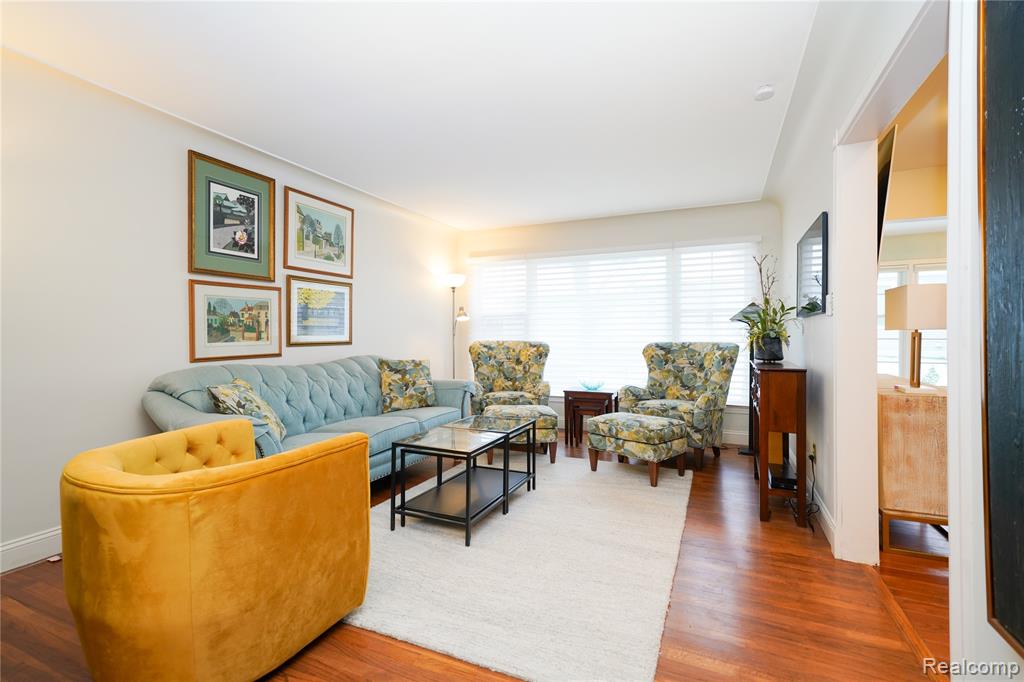 34361 Quaker Valley Road Farmington Hills, MI 48331 - Photo 3 of 62 Gallery Image 3