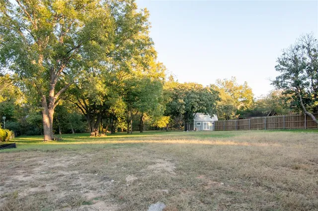 a view of a house with a big yard
