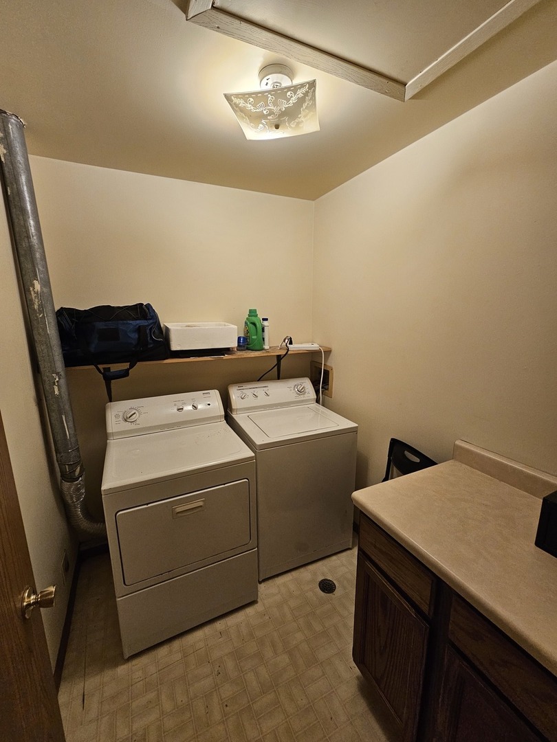 847-849 Rhodes Street Woodstock, IL 60098 - Photo 19 of 44 a utility room with dryer and washer