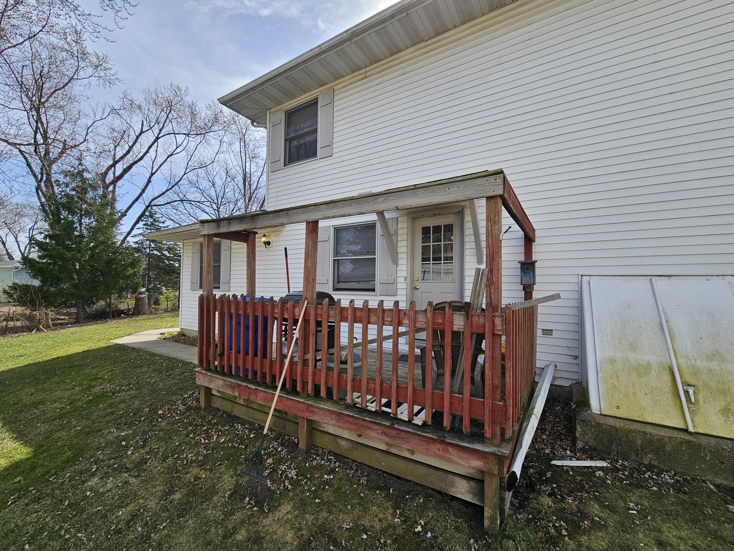 847-849 Rhodes Street Woodstock, IL 60098 - Photo 3 of 44 a view of a house with a yard