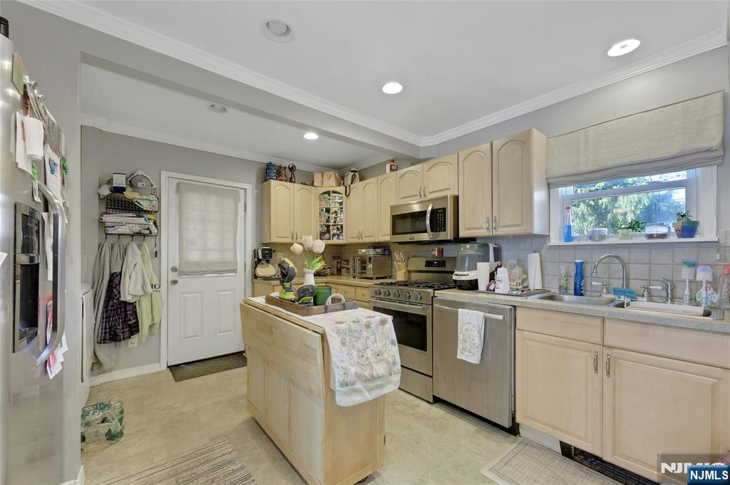 20 Harding Avenue Pompton Lakes, NJ 07442 - Photo 6 of 16