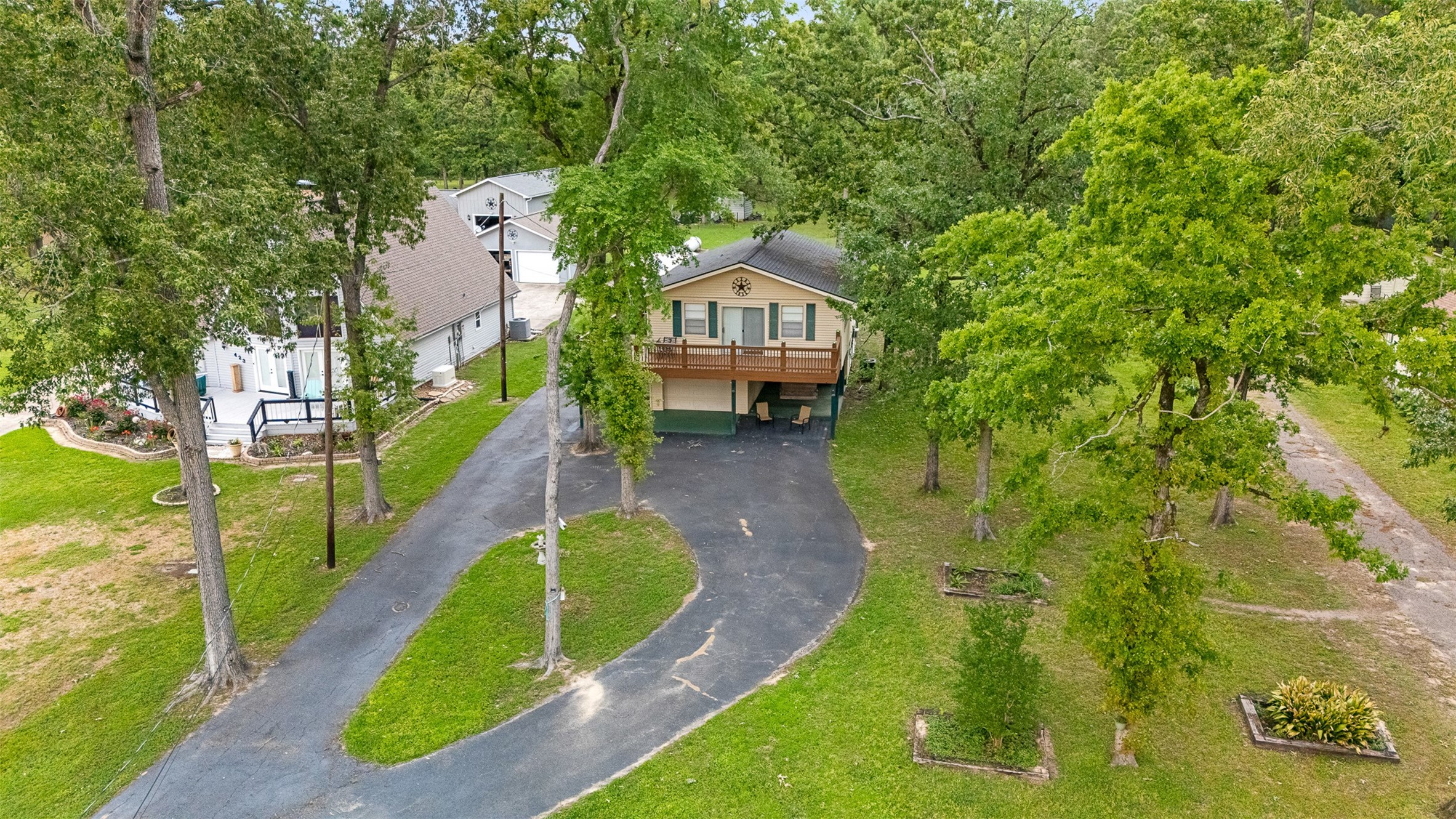 439 Lakeview Harbor Onalaska, TX 77360 - Photo 39 of 43 A full round about driveway makes entering and exiting the property a breeze.