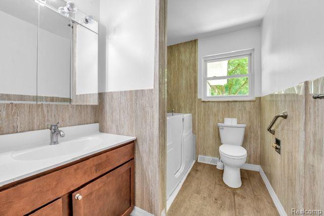 5040 Fenton Road Fenton, MI 48430 - Photo 7 of 15
