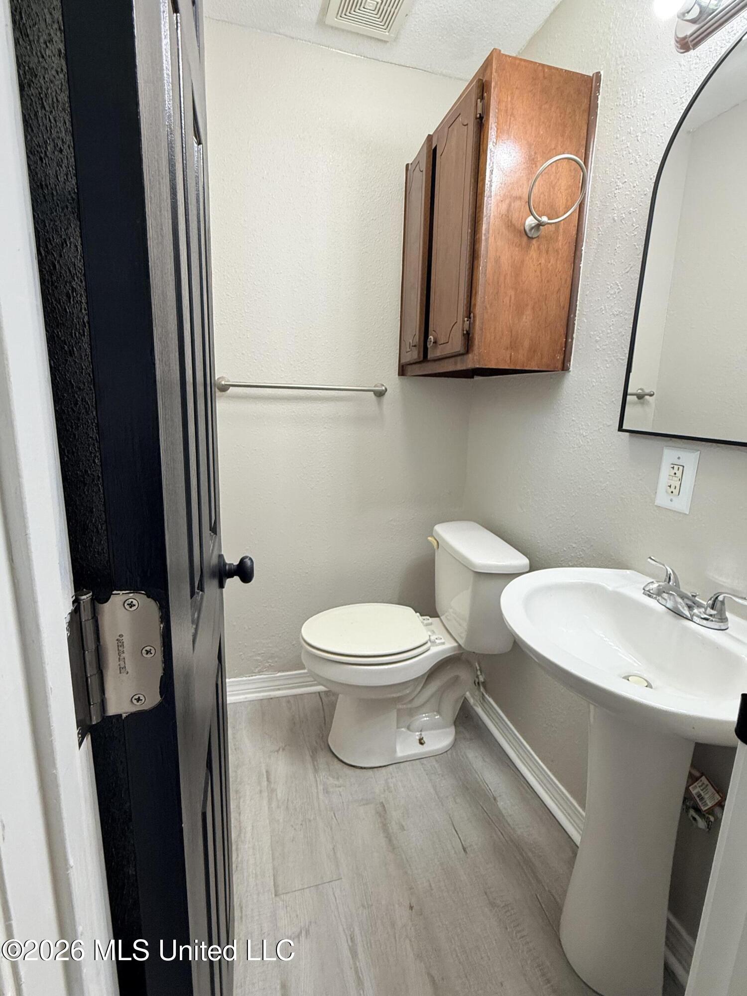 6236 Frederick Street Moss Point, MS 39563 - Photo 7 of 11 1/2 Bath