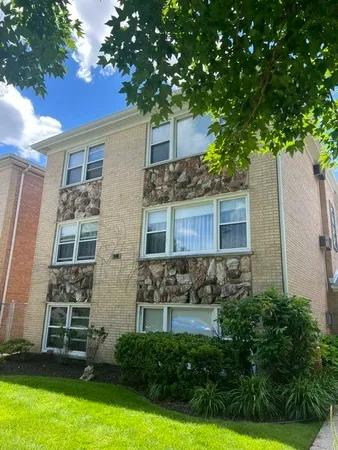 $1,350 | 7640 Wilcox Street, Unit 2R, Forest Park, IL 60130
