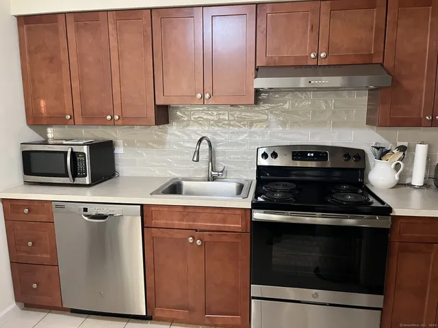 $3,095 | 44 Mead Street, Unit C, Stamford, CT 06907