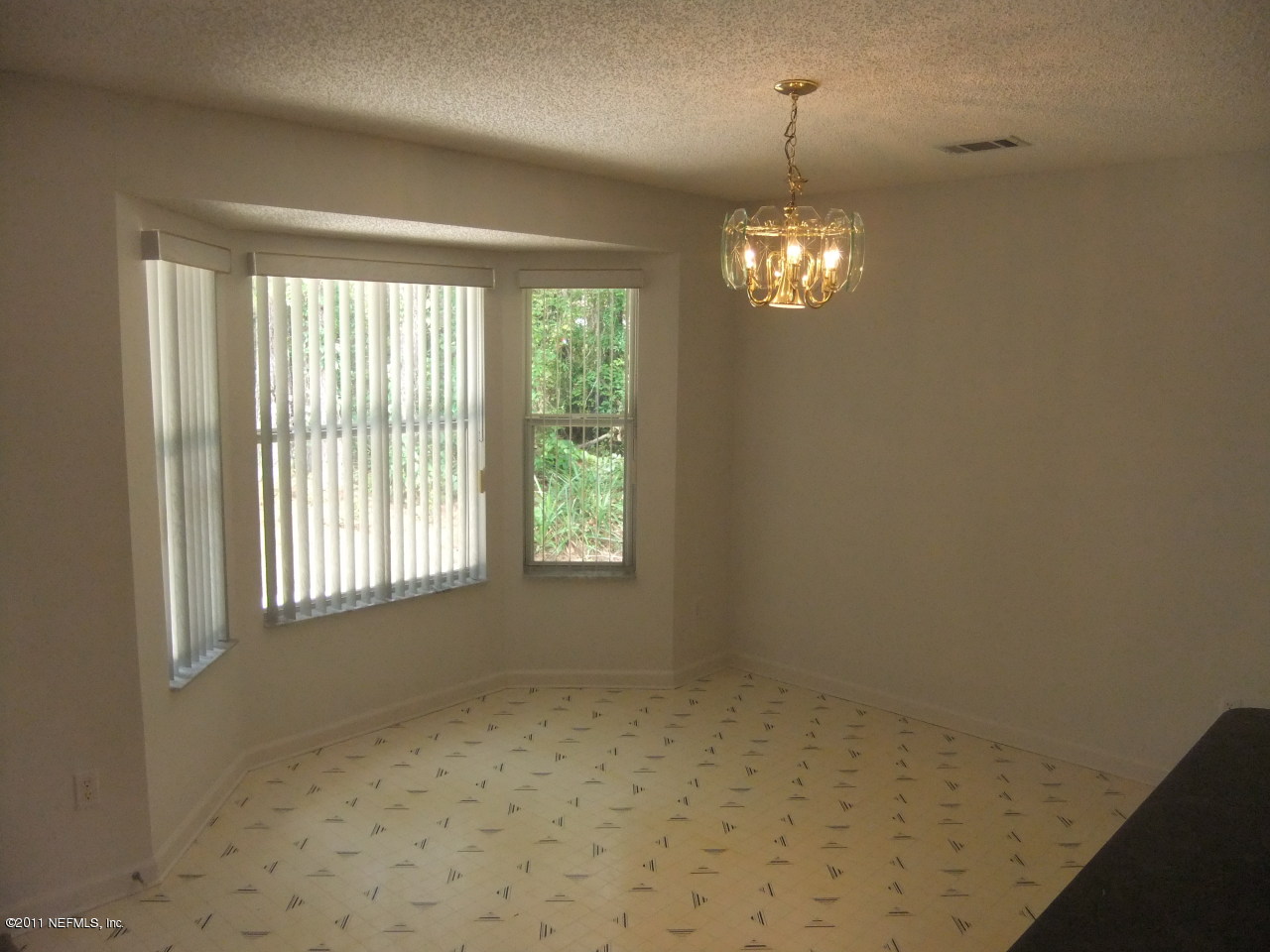 56101 Griffin Road Callahan, FL 32011 - Photo 10 of 18 a view of a livingroom with a windows