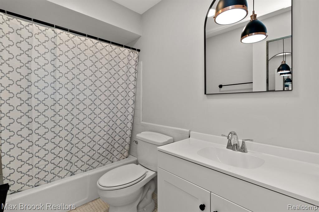 15249 East 9 Mile Road Eastpointe, MI 48021 - Photo 10 of 15