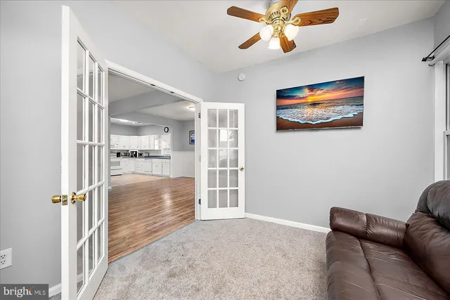 a view of livingroom with furniture