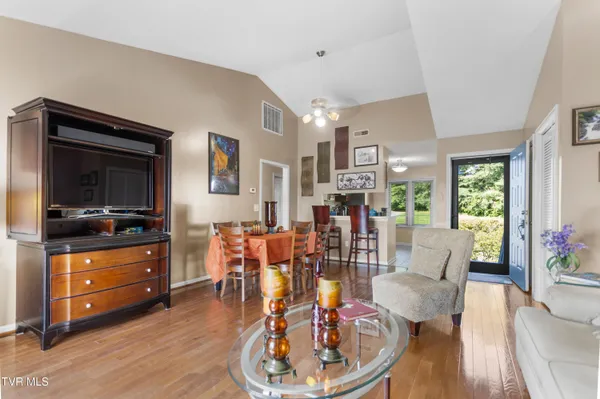 $186,375 | 100 Wonderland Drive, Unit 5D, Abingdon, VA 24211