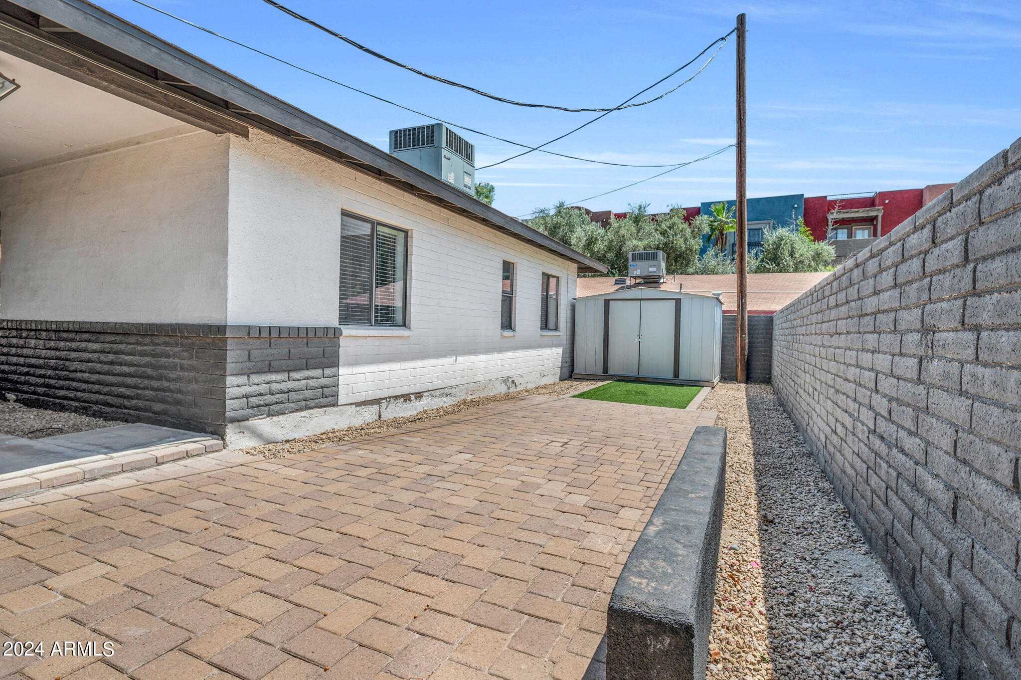 3034 North 35th Street Phoenix, AZ 85018 - Photo 37 of 37 a backyard of a house