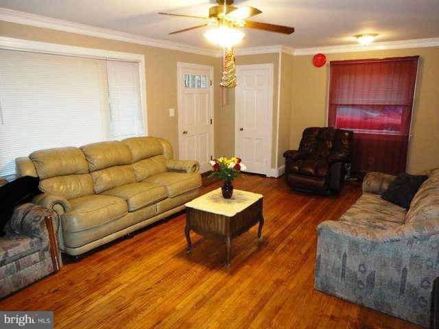 61 Blue Ridge Street Warrenton, VA 20186 - Photo 3 of 5 Living Room
