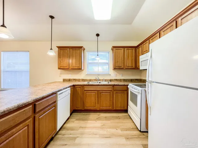 $1,695 | 5853 Bilek Drive, Pensacola, FL 32526