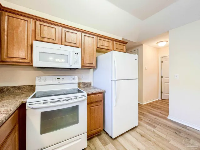 $1,695 | 5853 Bilek Drive, Pensacola, FL 32526