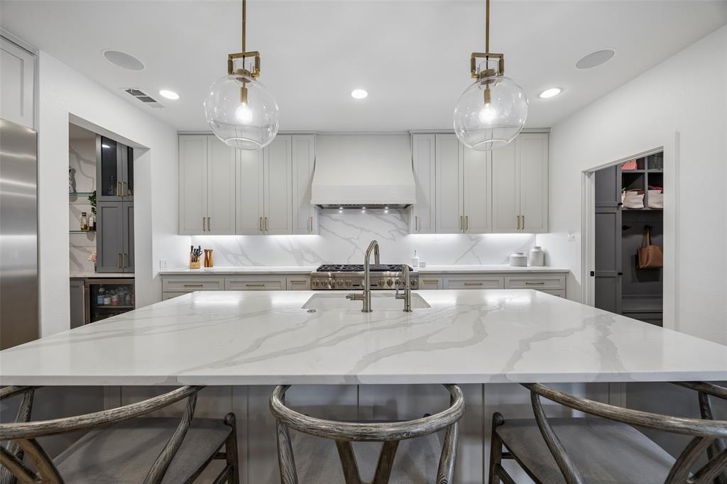 9431 Spring Branch Drive Dallas, TX 75238 - Photo 11 of 40