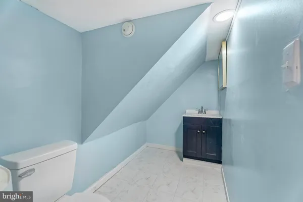 a view of entryway and hall
