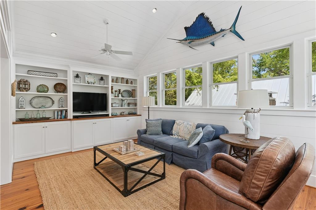 4316 5th Street St. Simons Island, GA 31522 - Photo 26 of 58 Upstairs gathering area