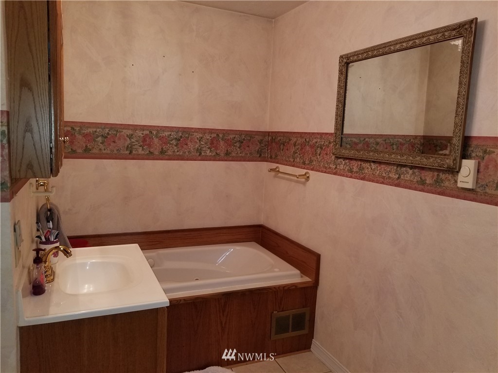 3801 Northeast North Shore Road Belfair, WA 98528 - Photo 10 of 23 Gallery Image 10