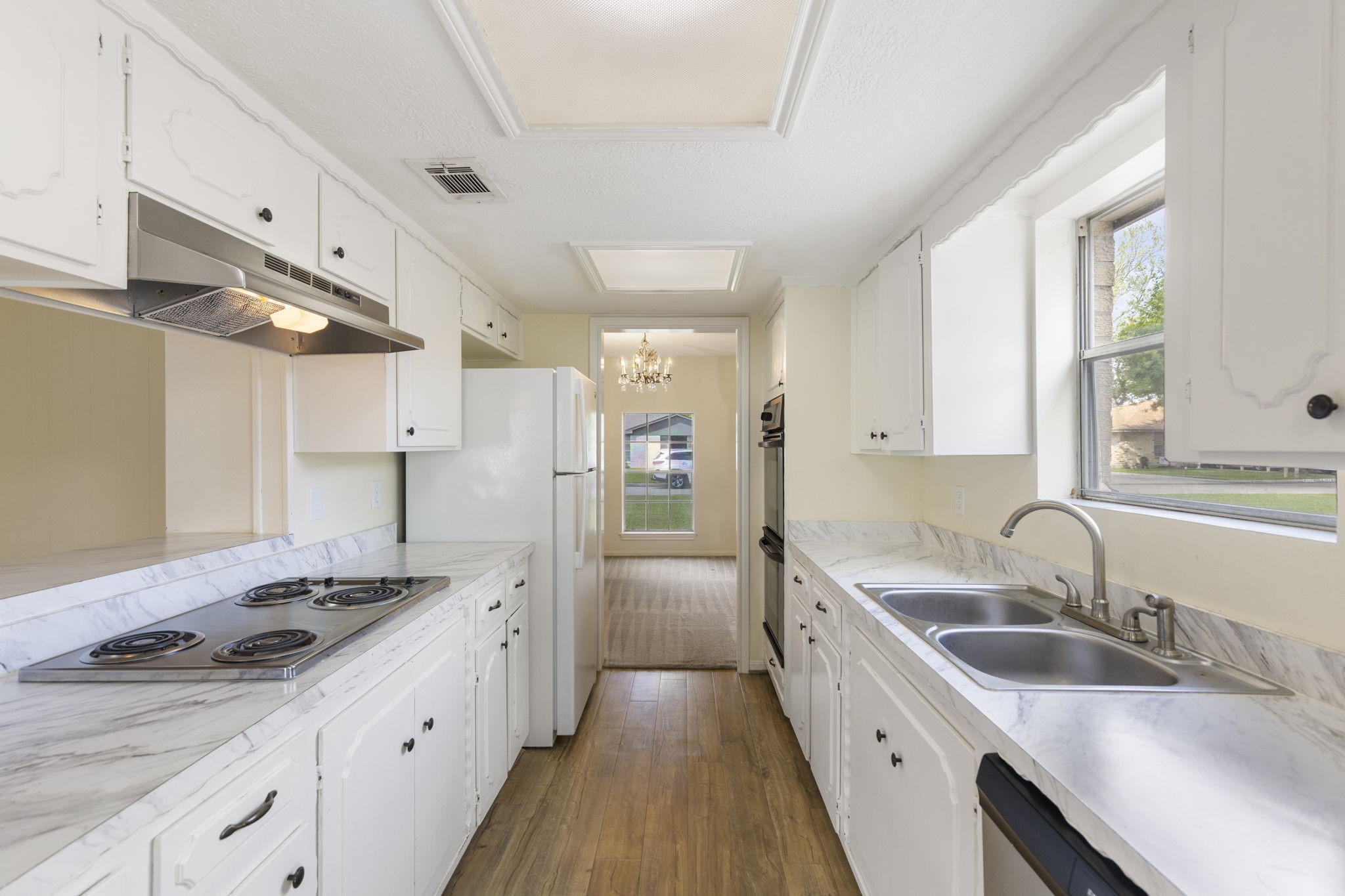 519 Kathy Street Humble, TX 77338 - Photo 7 of 21 Double ovens for the chef in you!