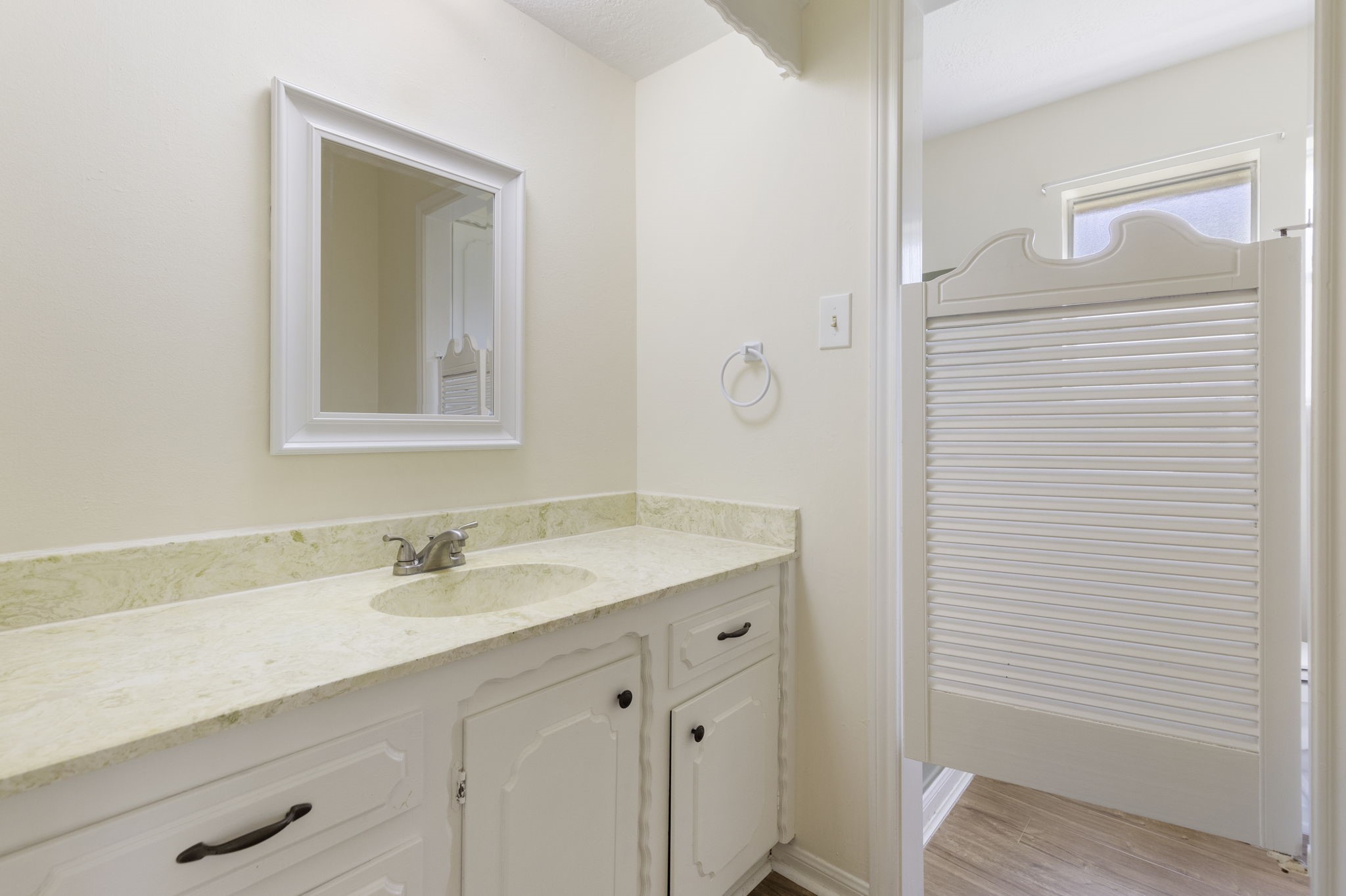 519 Kathy Street Humble, TX 77338 - Photo 10 of 21 Both secondary bedrooms share a secondary bathroom.