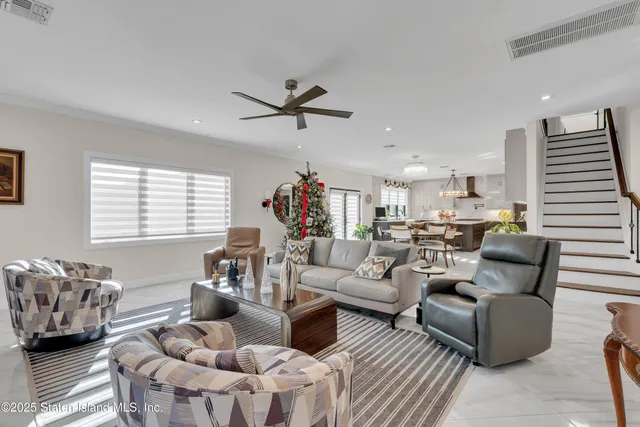 $2,595,000 | 40 Dintree Lane | Tottenville