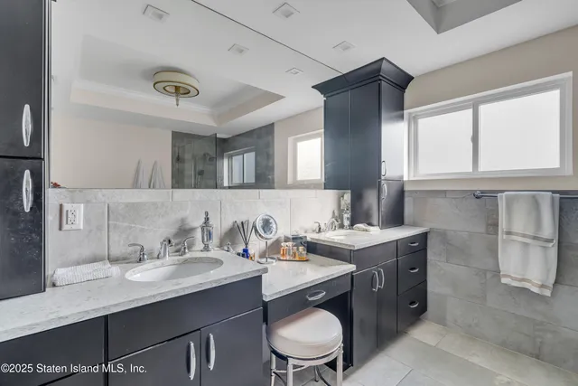 $2,595,000 | 40 Dintree Lane | Tottenville