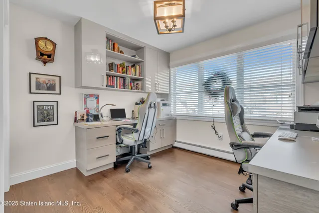 $2,595,000 | 40 Dintree Lane | Tottenville