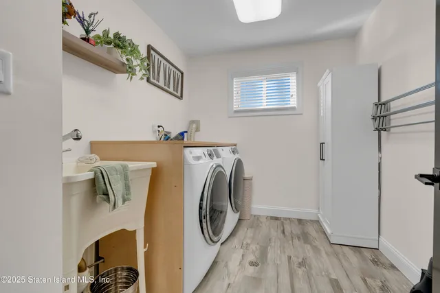 $2,595,000 | 40 Dintree Lane | Tottenville