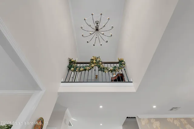 $2,595,000 | 40 Dintree Lane | Tottenville