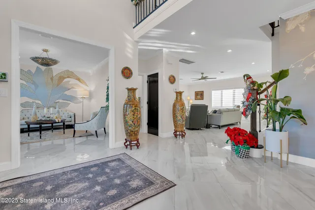 $2,595,000 | 40 Dintree Lane | Tottenville