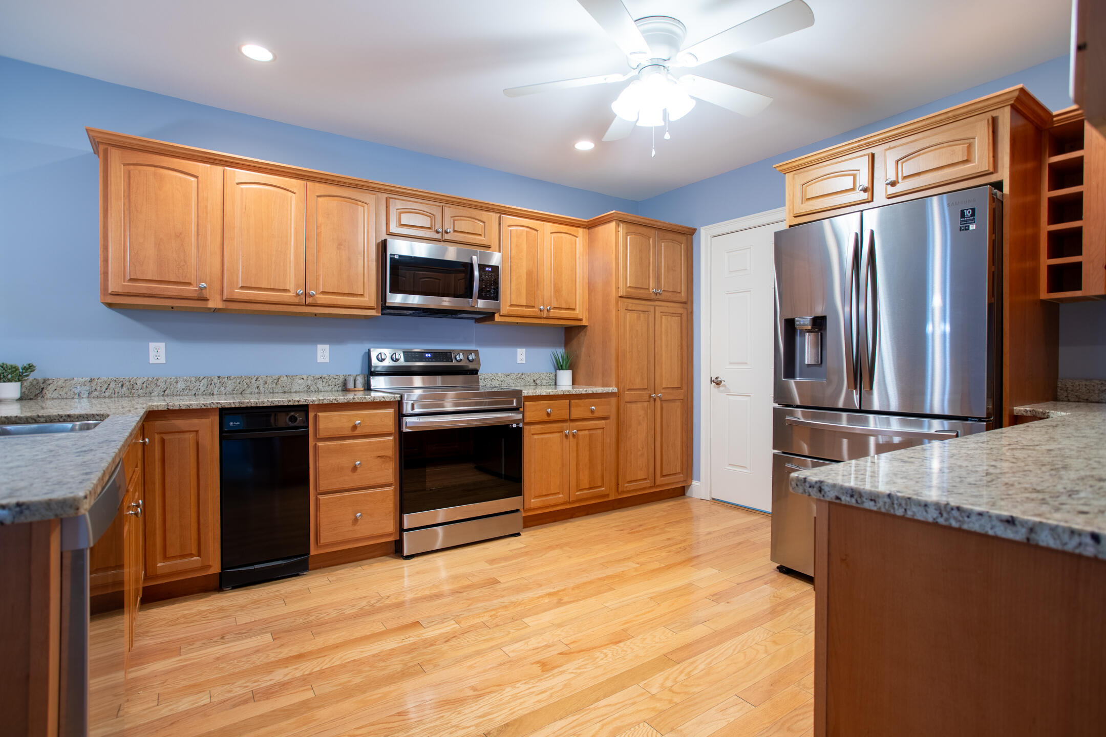 100 Shepard's Cove Road, Unit G203 Kittery, ME 03904 - Photo 6 of 33 IMG_4855-HDR