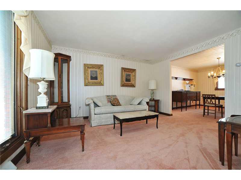 131 Tyler Road Pittsburgh, PA 15237 - Photo 3 of 22 Living Room. Formal Living room
