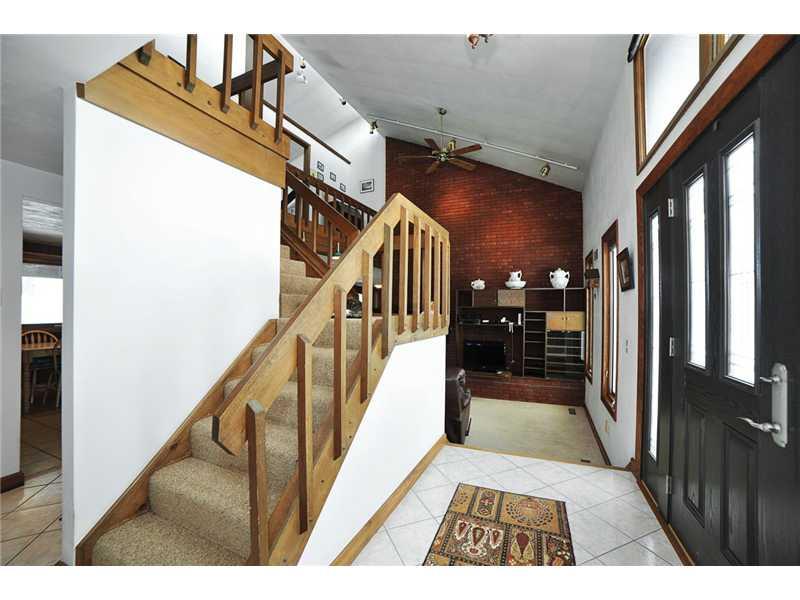 131 Tyler Road Pittsburgh, PA 15237 - Photo 8 of 22 Entry/Foyer.
