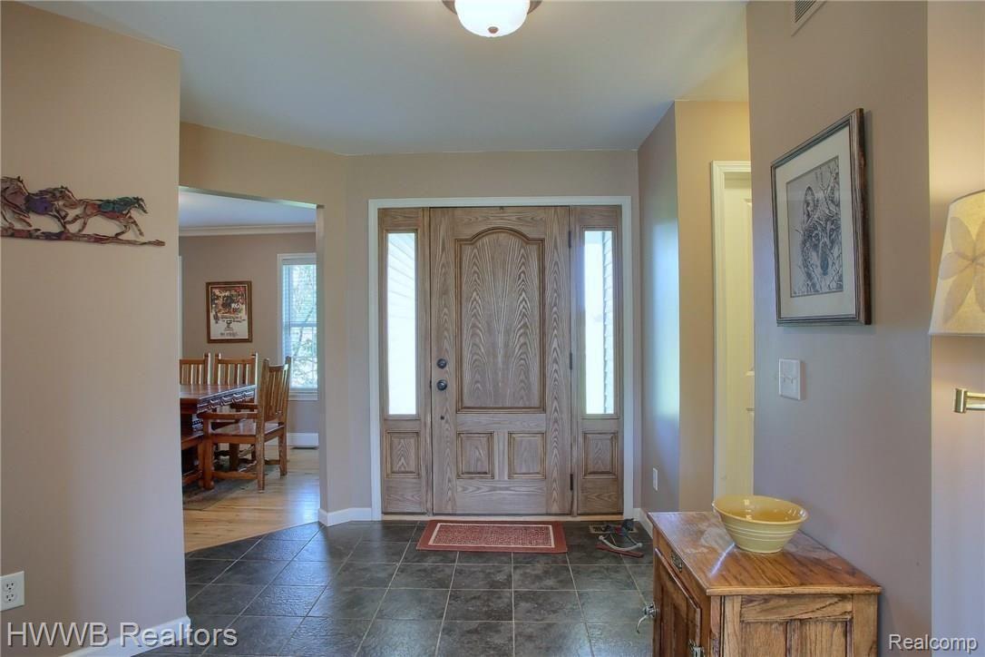 687 Mountview Road Lapeer, MI 48446 - Photo 12 of 38 Foyer.jpg