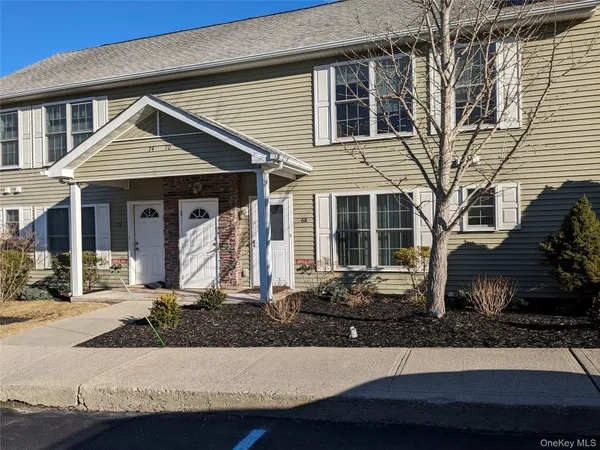 $1,600 | 68 Aveonis Court, Unit 68, Fishkill, NY 12524