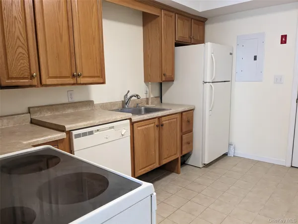 $1,600 | 68 Aveonis Court, Unit 68, Fishkill, NY 12524