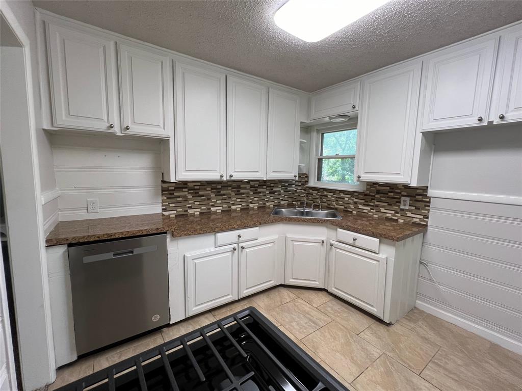 213 Wanda Way Hurst, TX 76053 - Photo 14 of 29