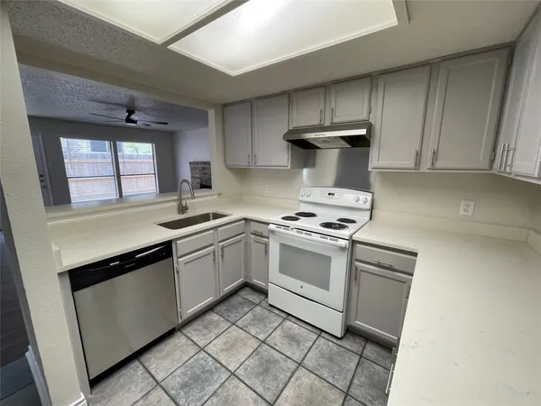 $1,825 | 1231 Armadillo Road, Austin, TX 78745