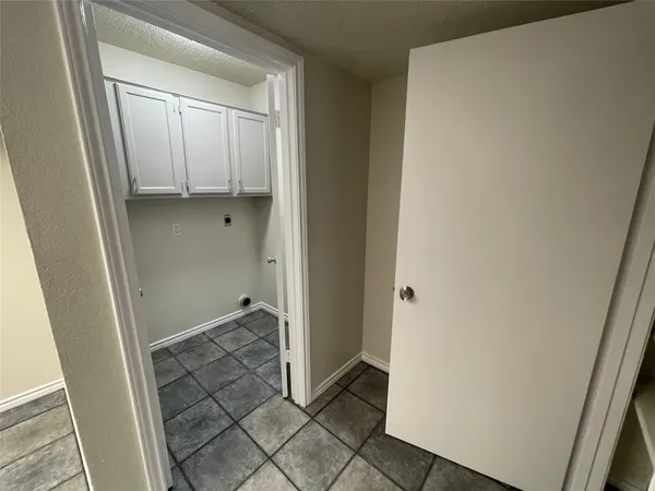 $1,825 | 1231 Armadillo Road, Austin, TX 78745