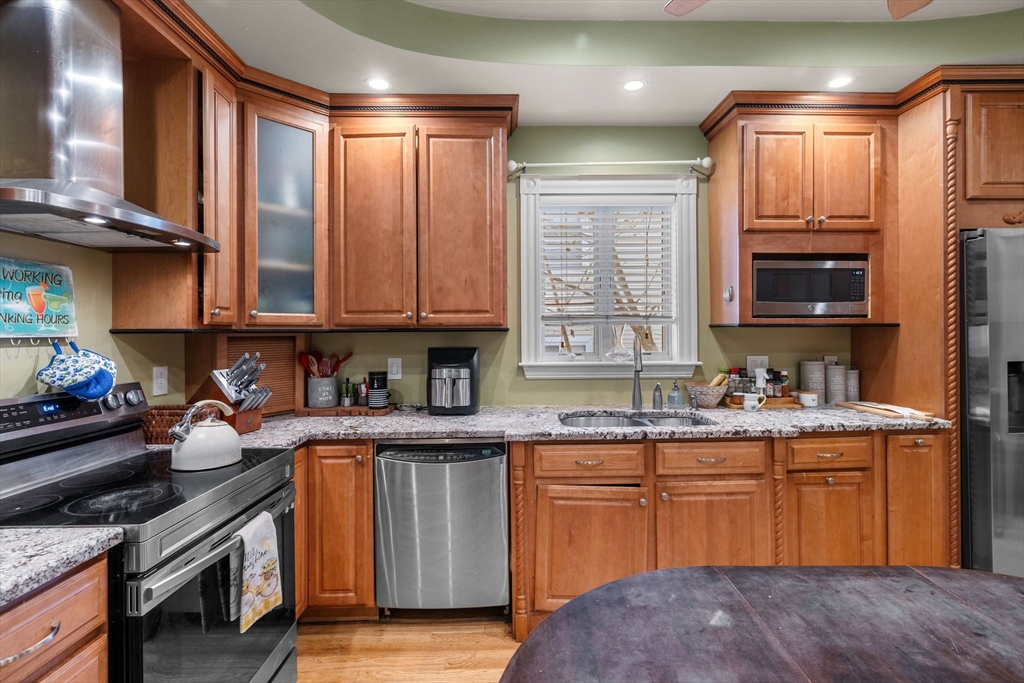 11 Round Hill Street Boston, MA 02130 - Photo 14 of 42